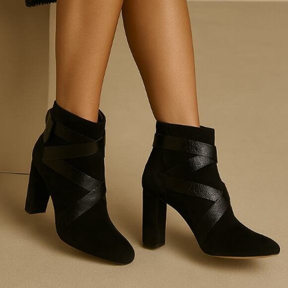 Jimmy Choo 10 Strappy Leather Bow Ankle Boots Almond Toe Block Heel Black 40.5 - Picture 1 of 6